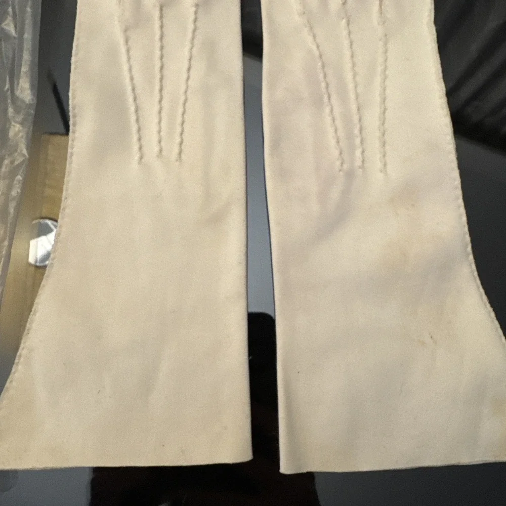 Vintage Gloria Ladies Gloves Ivory Straight Flared Edge W Packaging SZ 5.5/6